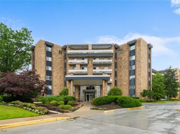2112 Acacia Park Dr APT 316, Lyndhurst, OH 44124
