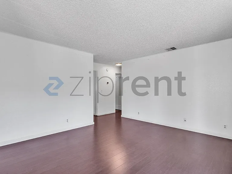 32805 Palmdale Ct — Photo 11