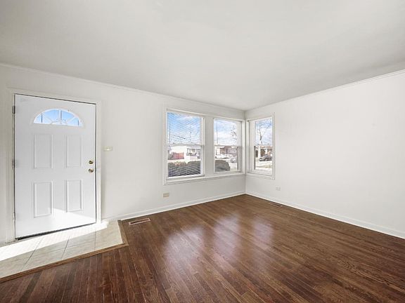 2nd image of 14321 Woodlawn Ave