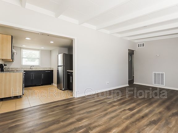 3rd image of 4008 W Mango Ave