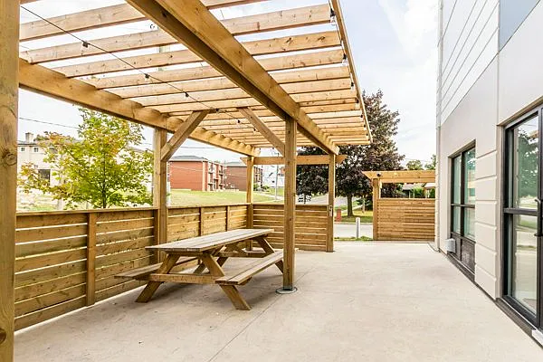 663 Victoria St S — Photo 16
