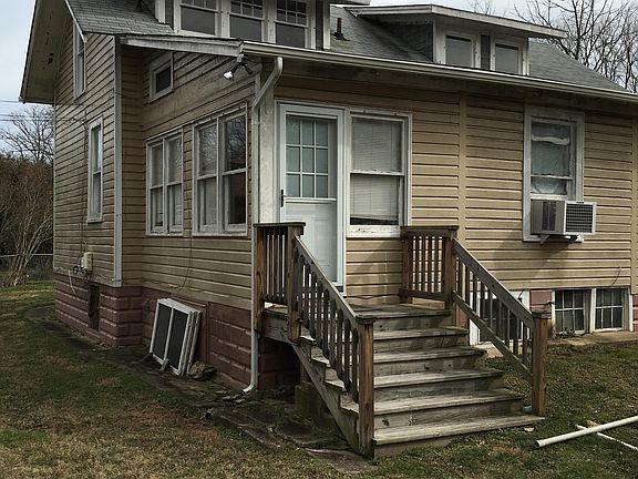 3rd image of 638 N Kenmore St