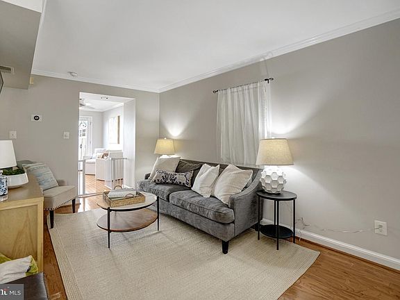 4th image of 1321 Queen St