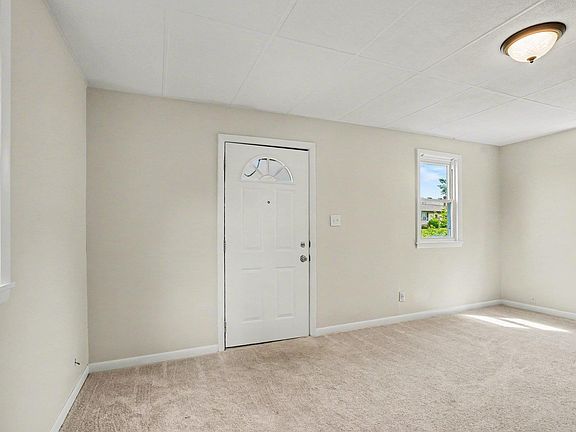 5th image of 202 E Oakside St