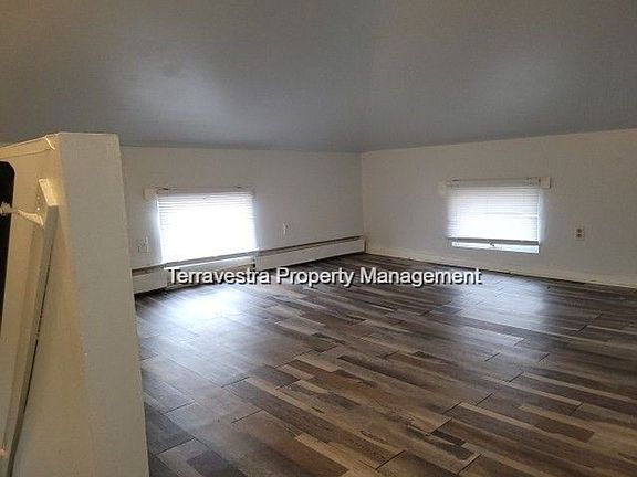 5th image of 422 High St N APT B