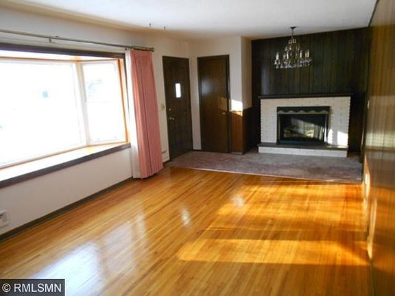 5th image of 833 Woody Ln NW