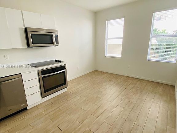 5th image of 1611 Meridian Ave APT 305