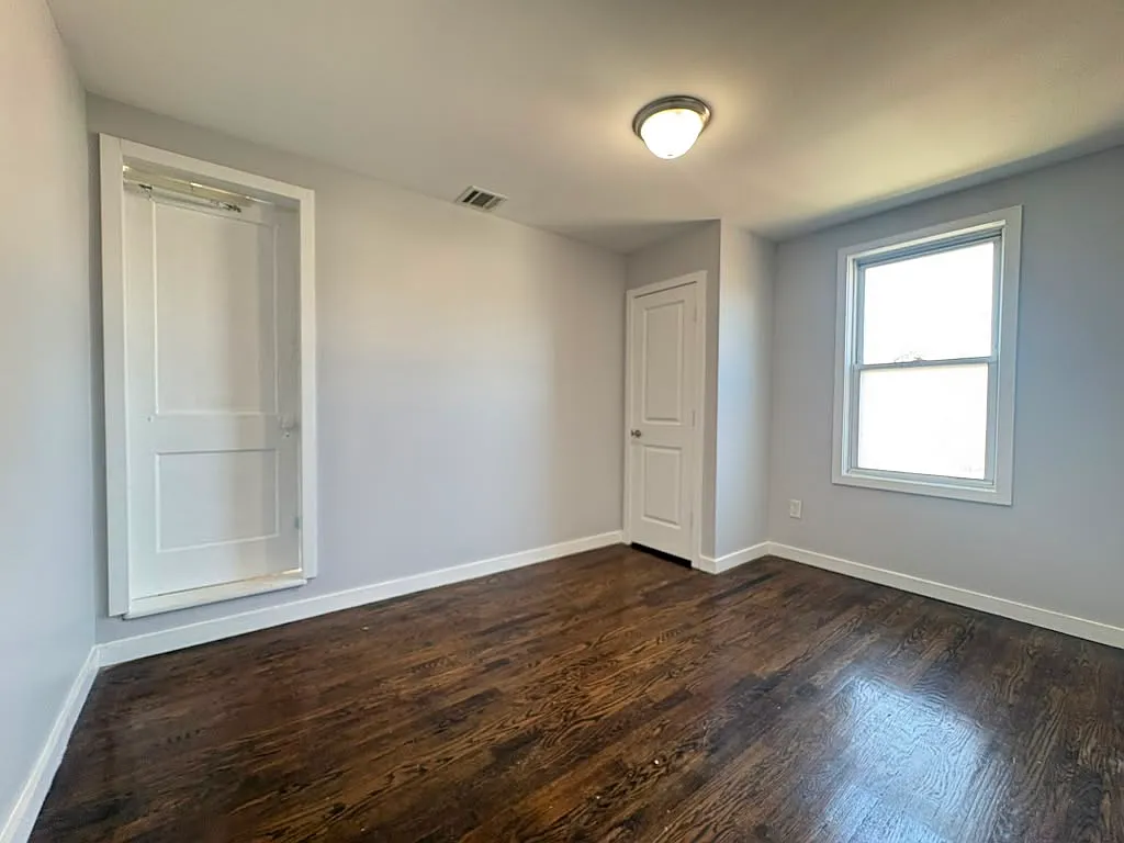 3 bed, 1000 sqft, $2,500 — Photo 4