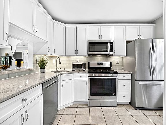 4th image of 12 Jasmine Ct