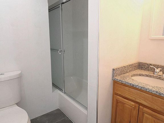 4th image of 562 Midland Ave APT C
