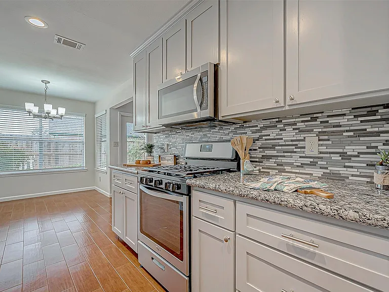 2022 Highland Hills Dr — Photo 2