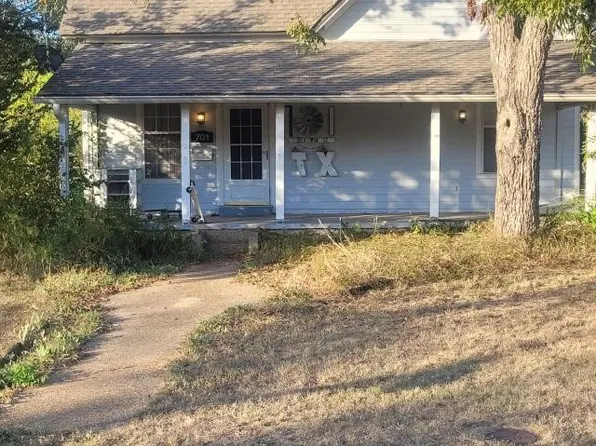 701 S Jackson St, McGregor, TX 76657