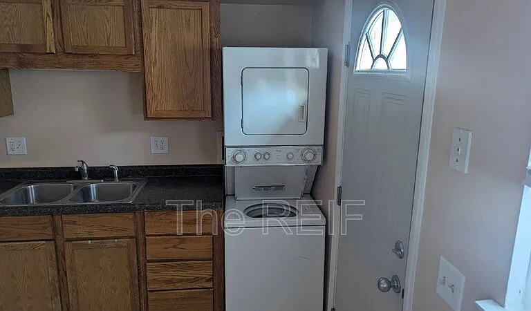 721 Peachtree Pl — Photo 7