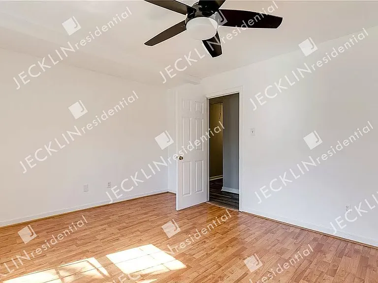4670 Rollingwood Ln — Photo 40