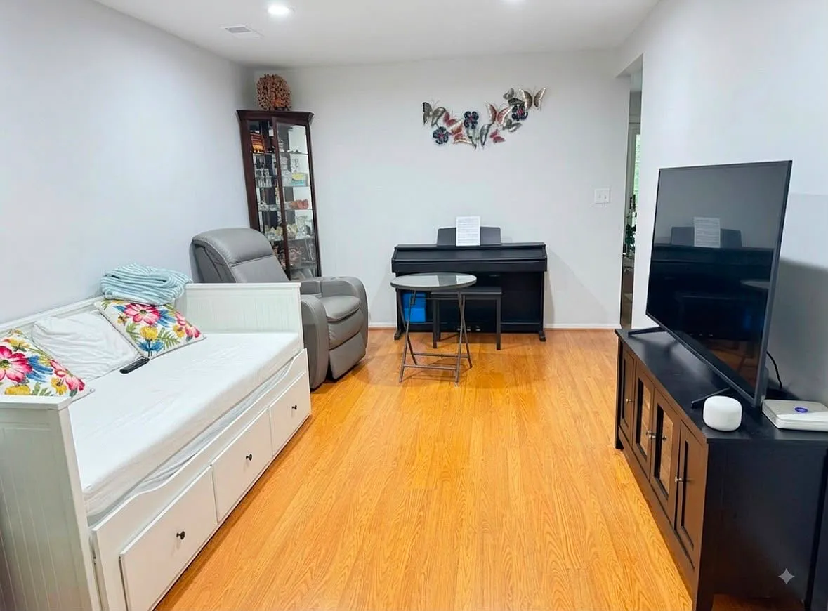 3 bed, 2.5 bath, 1672 sqft, $3,900 — Photo 2