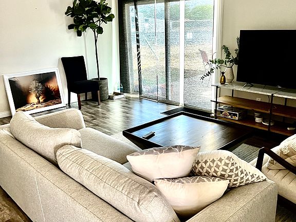 5th image of 4895 Barstow St #4
