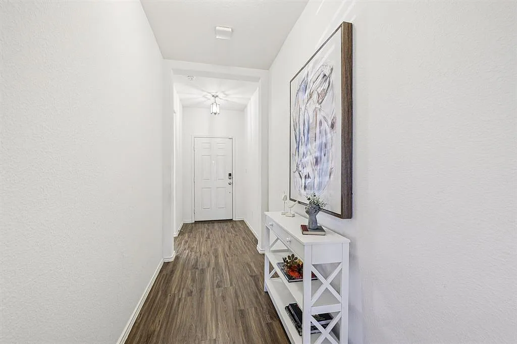 4 bed, 2.0 bath, 1957 sqft, $2,300 — Photo 4
