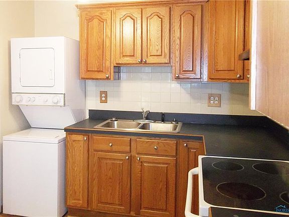 3rd image of 3794 Lakepointe Dr