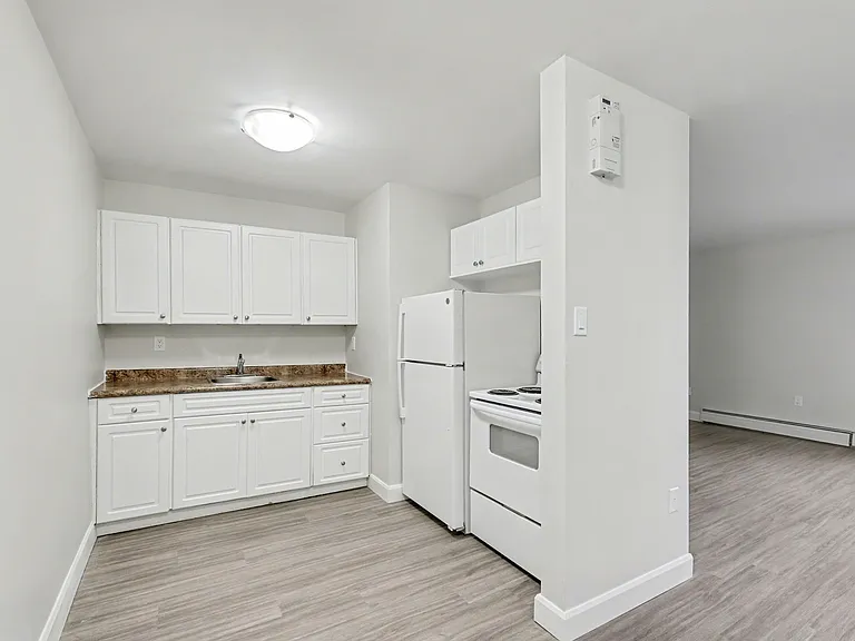 2 Avon Rd — Photo 1