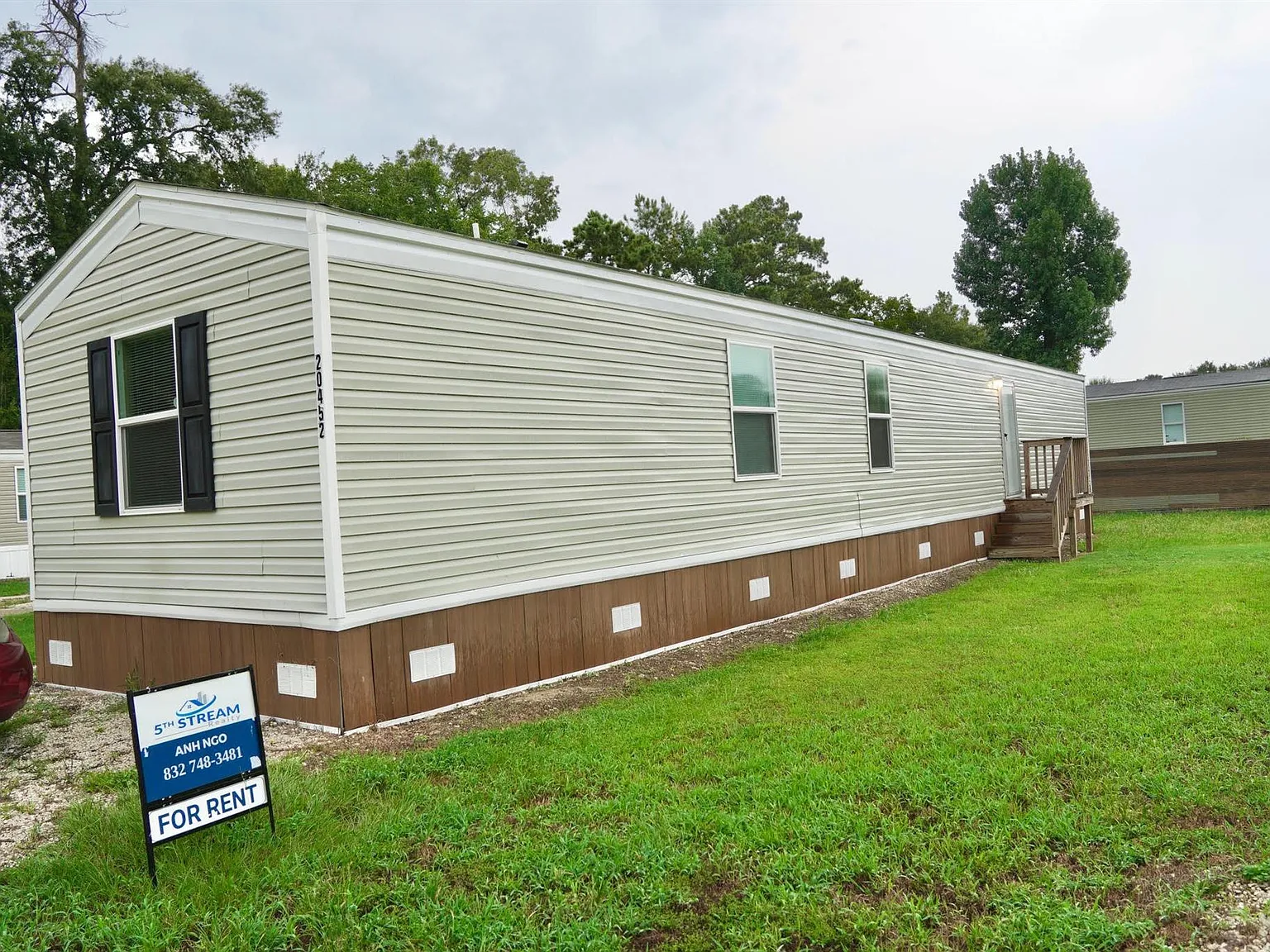 3 bed, 2.0 bath, 902 sqft, $1,350 — Photo 2