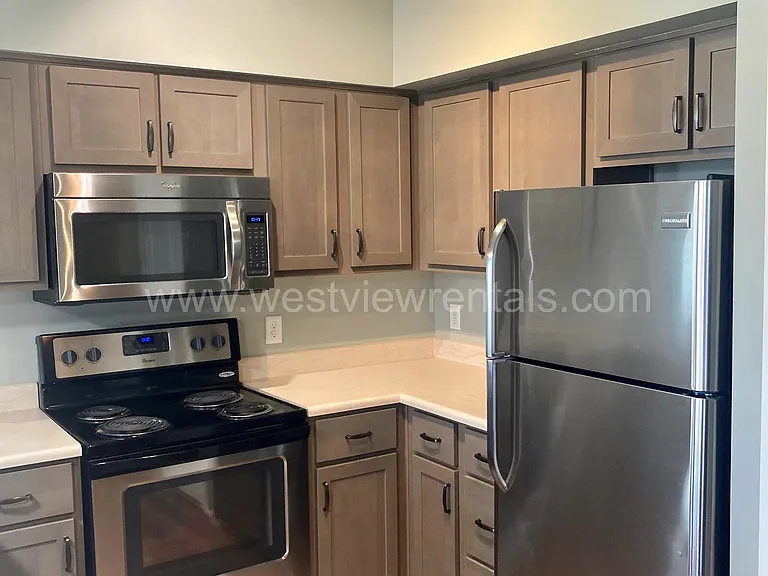 203 E Laurel St — Photo 164