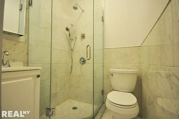 Rented by REAL New York | media 18