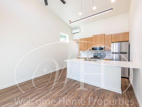 2nd image of 159 SE Sparrow Pl #4