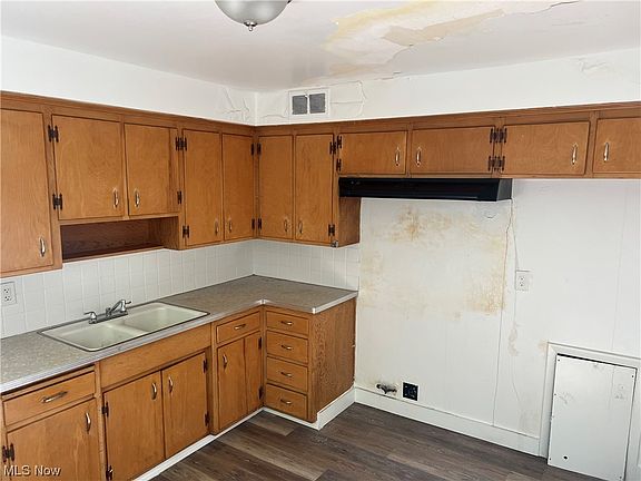 3rd image of 1187 E 169th St