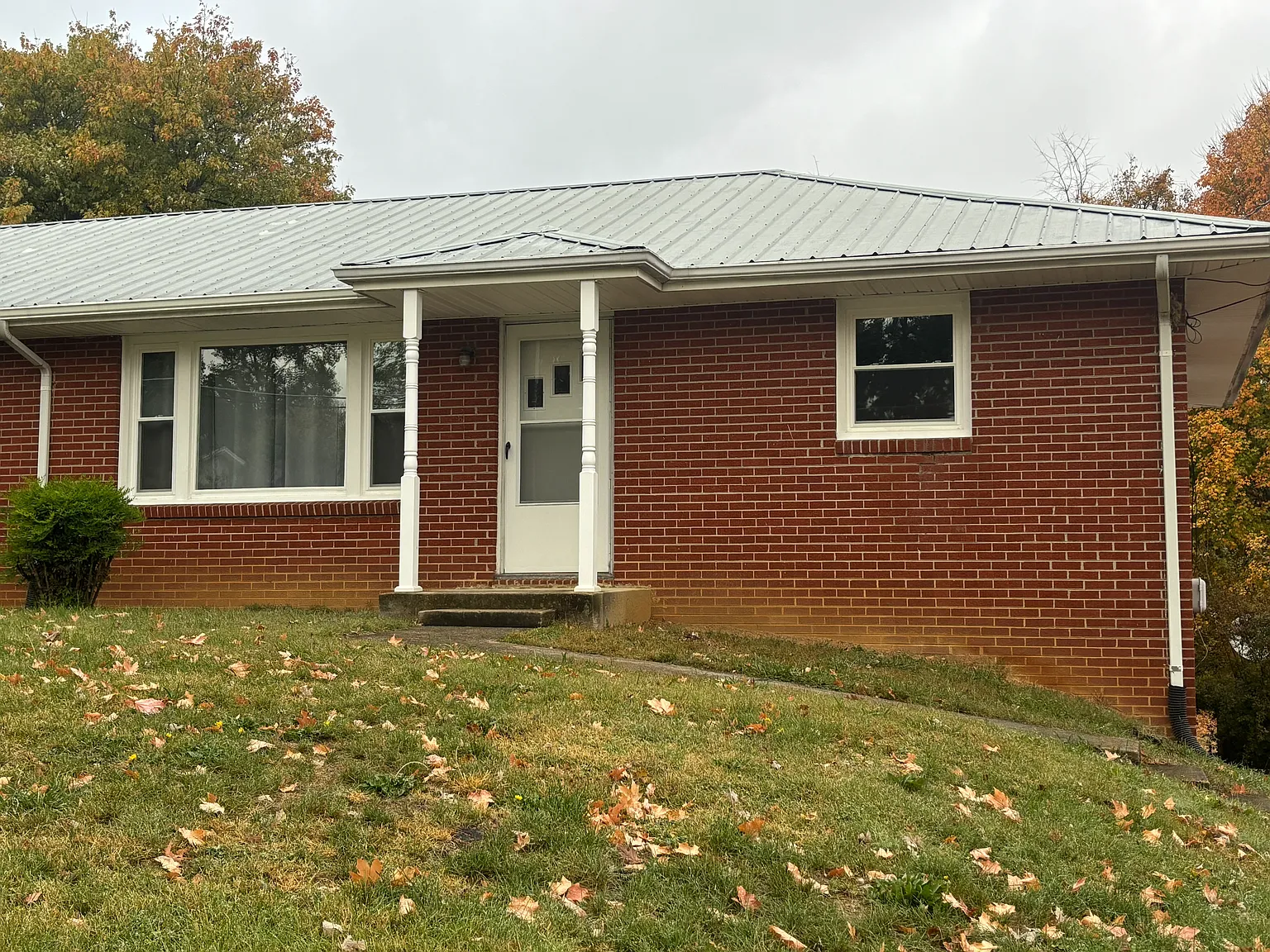 208 Ricker Ave — Photo 2