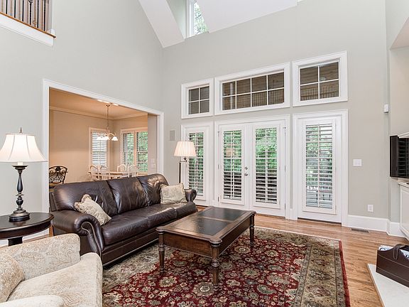 4th image of 1117 Seminole Dr