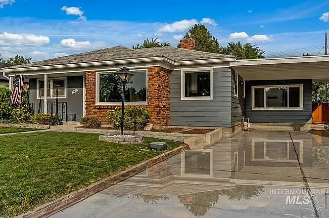 2226 S Colorado Ave — Photo 1