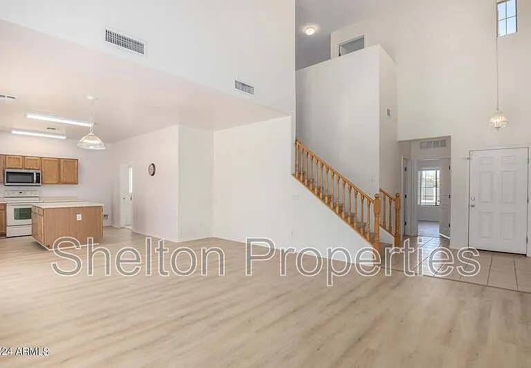 17229 W Caribbean Ln — Photo 3