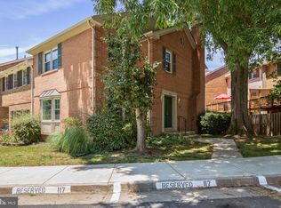 2712 Carter Farm Ct, Alexandria, VA 22306