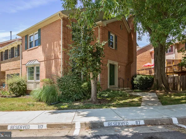 2712 Carter Farm Ct, Alexandria, VA 22306