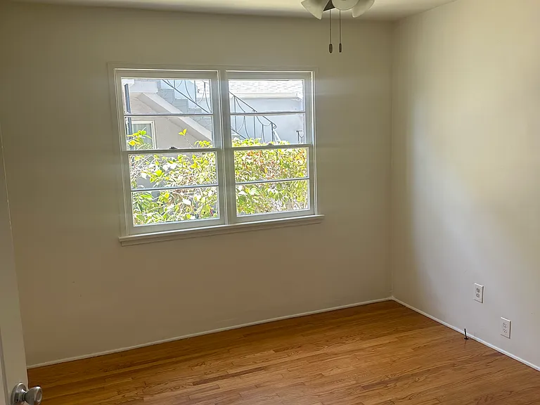 712 W Glenoaks Blvd — Photo 11