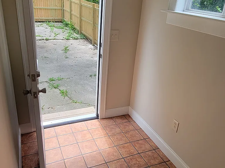 3319 Gladstone St — Photo 12