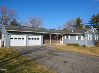 83 Candlewood Dr, Williamstown, MA 01267