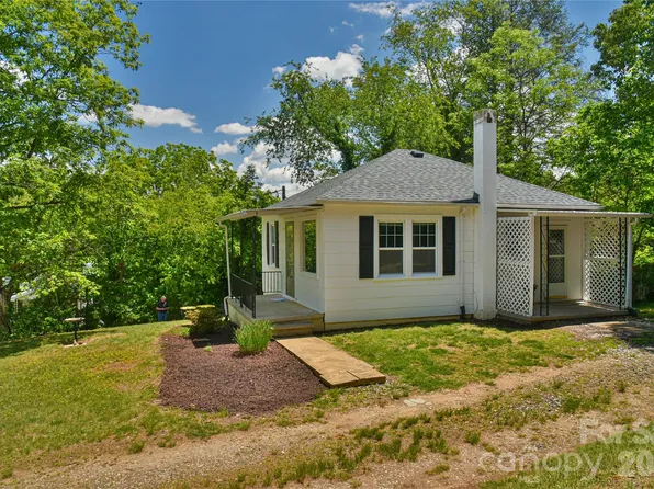 101 E Skyland Cir, Asheville, NC 28804