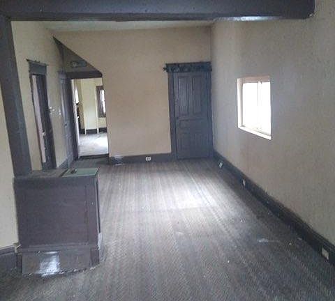 3rd image of 1712 S Faraday Ave