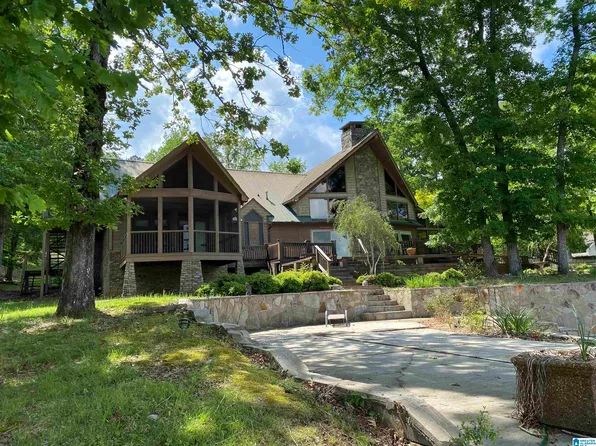945 Paradise Point Dr, Columbiana, AL 35051