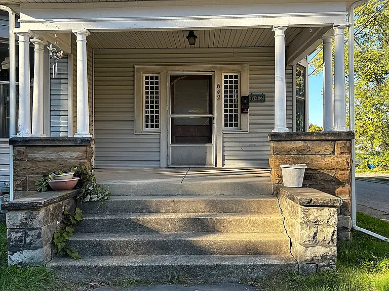 2 bed, 1035 sqft, $950 — Photo 1