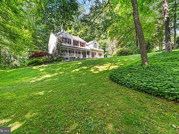 2nd image of 3862 Colwyn Dr