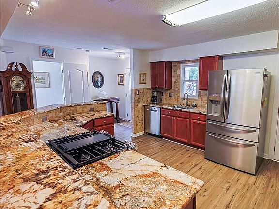 4th image of 320 Esplanade Pl