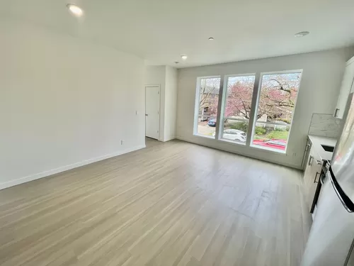 Greenwich Ave Apartments **Move-In Special: 6 Weeks Free Rent** Photo 1