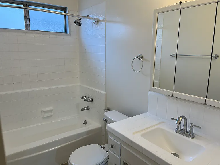 812 N Martel Ave #10 — Photo 20