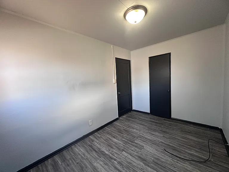 1005 Giddings St — Photo 11