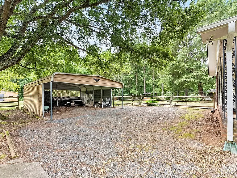 8105 Douglas Dr — Photo 6
