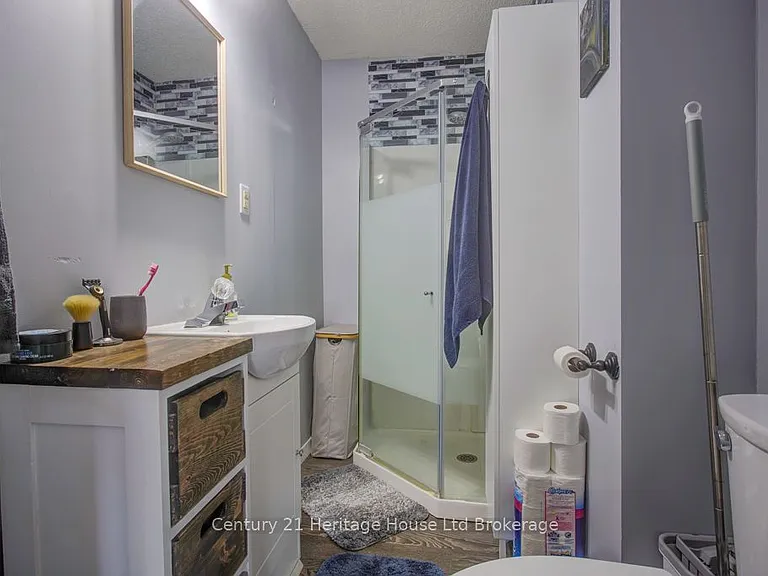 42 Harvey St #6 — Photo 5