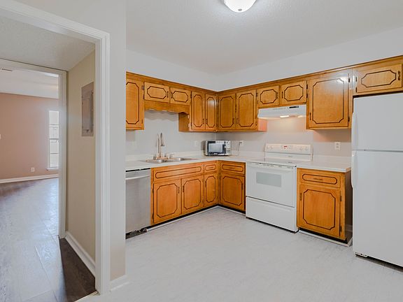 4th image of 481 Martha Ln #B