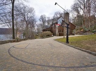 63 Sail Harbour Dr, New Fairfield, CT 06812